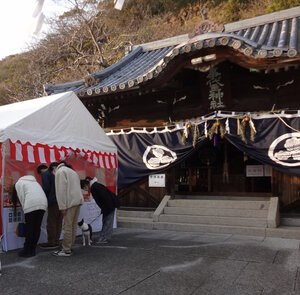 とある恵比寿神社で、福笹
を頂いている様子です。